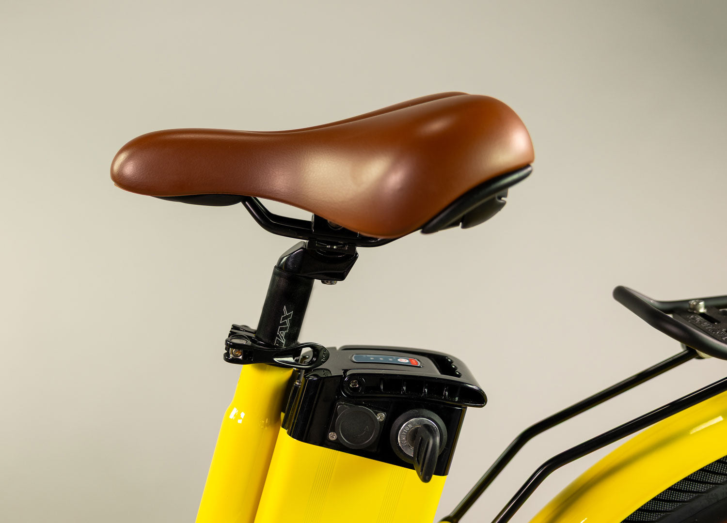 Shock-Absorbing Seat Post &amp; Saddle